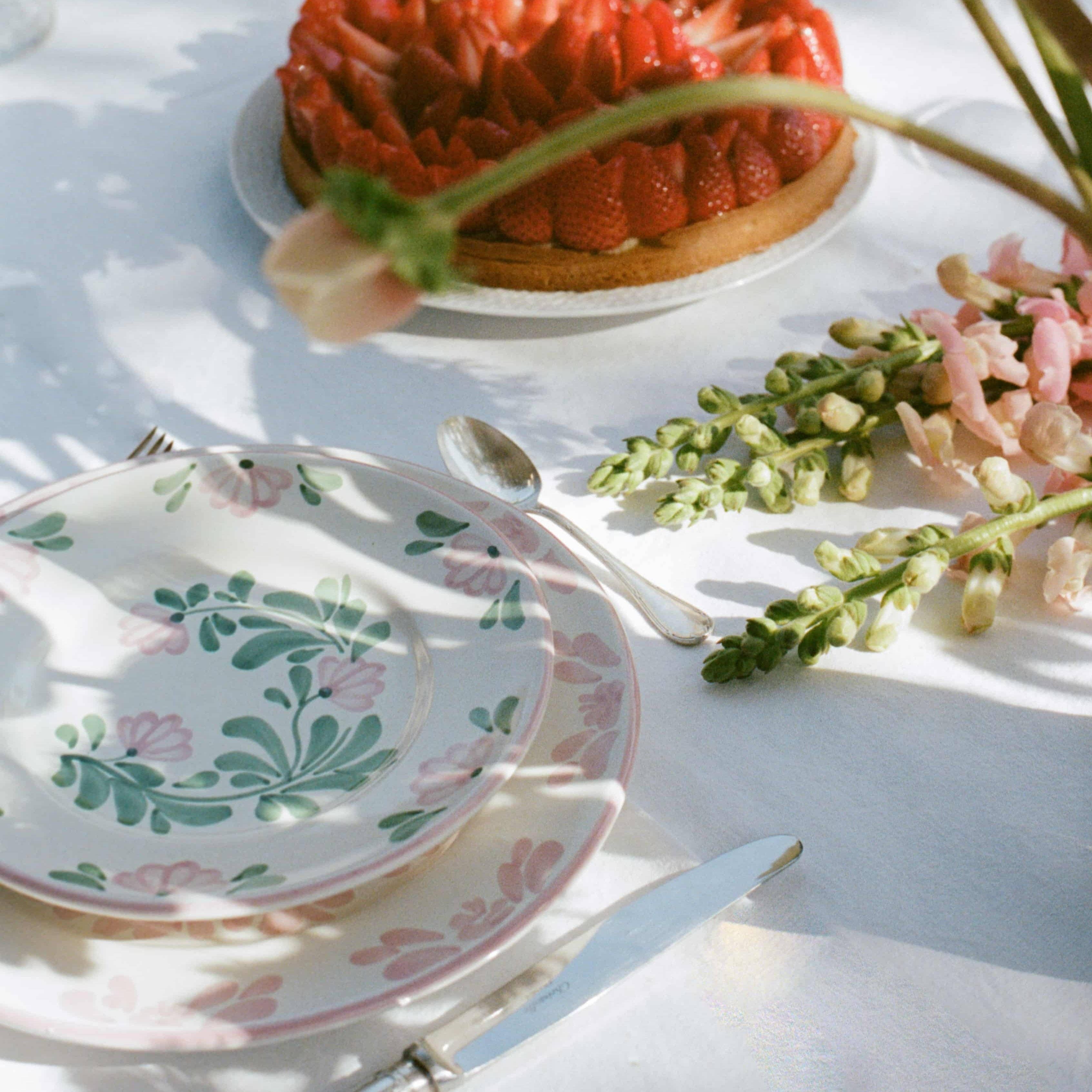 Keramikkasjett med rosa og grønne blomster - Gina