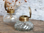 Liten fransk vase med tvist