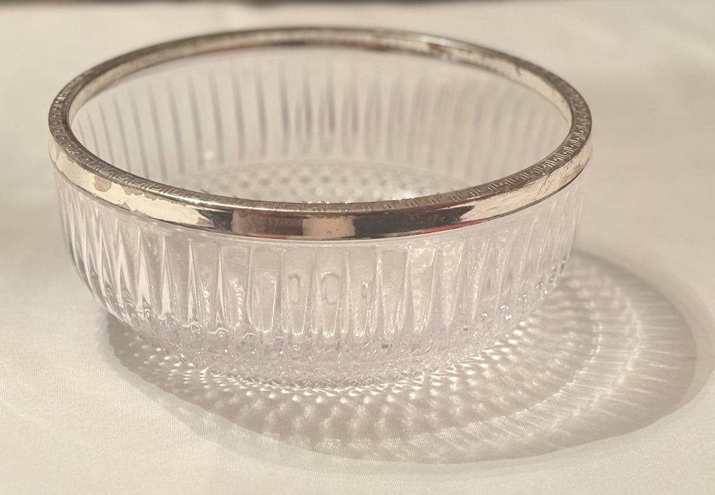 Glassbolle med sølvkant