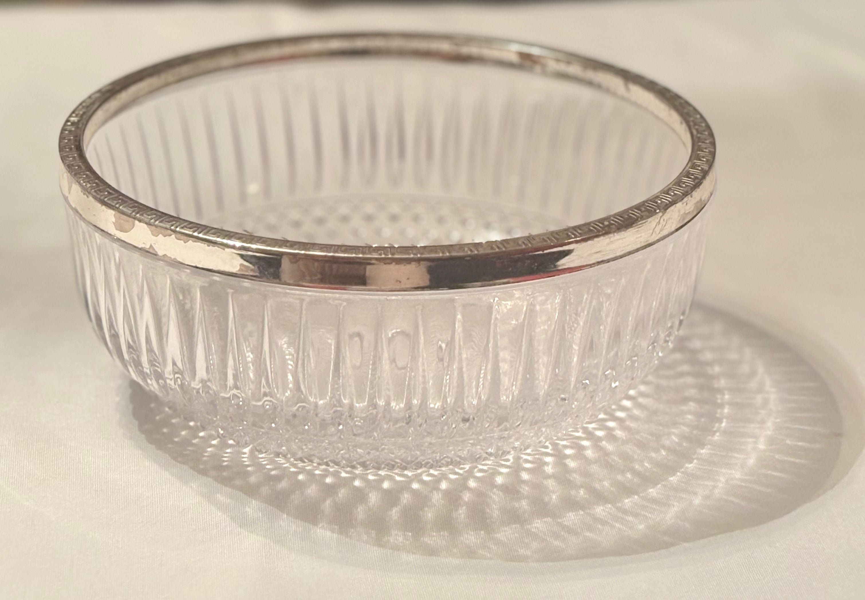 Glassbolle med sølvkant