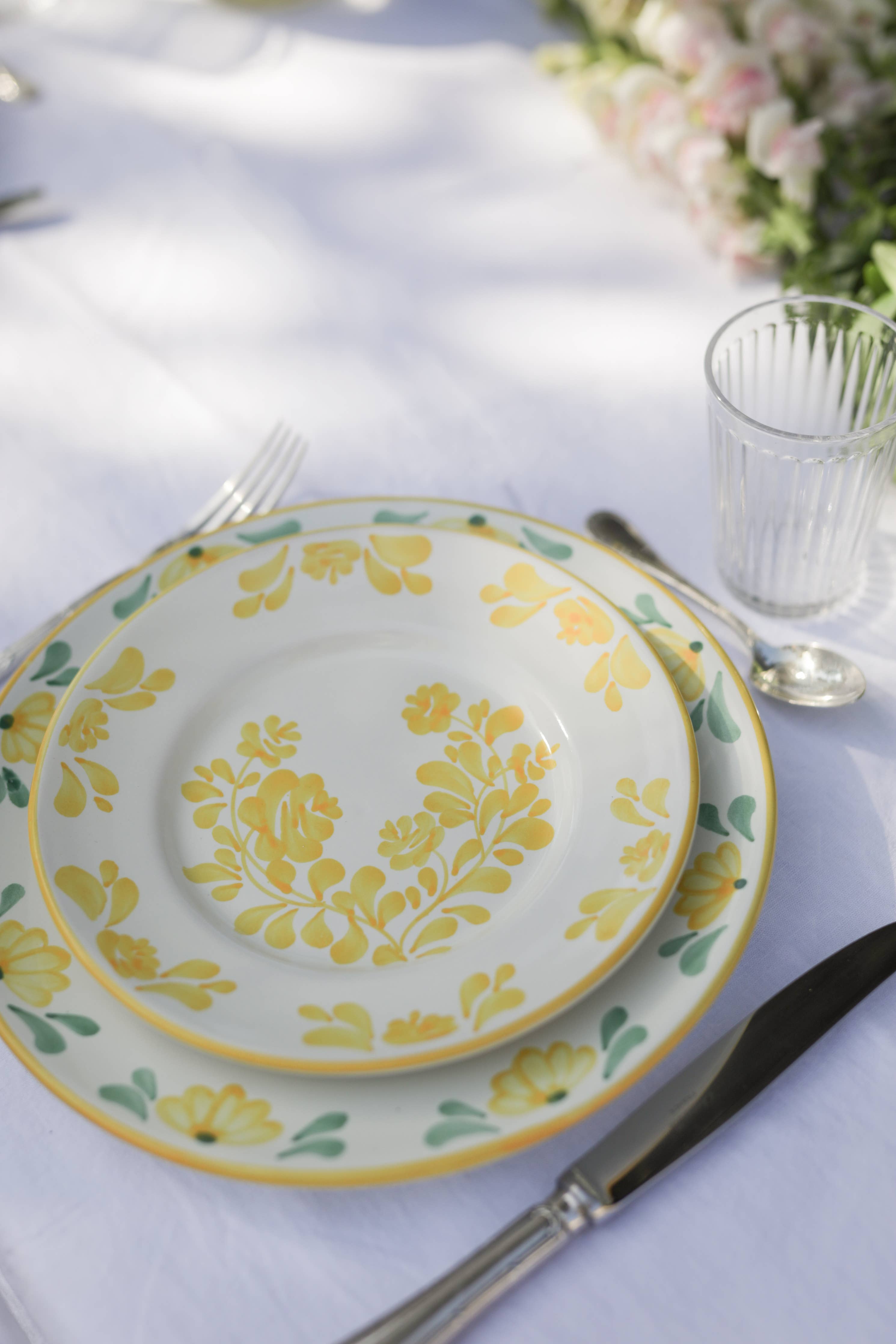 Keramikkasjett med gule blomster - Alda