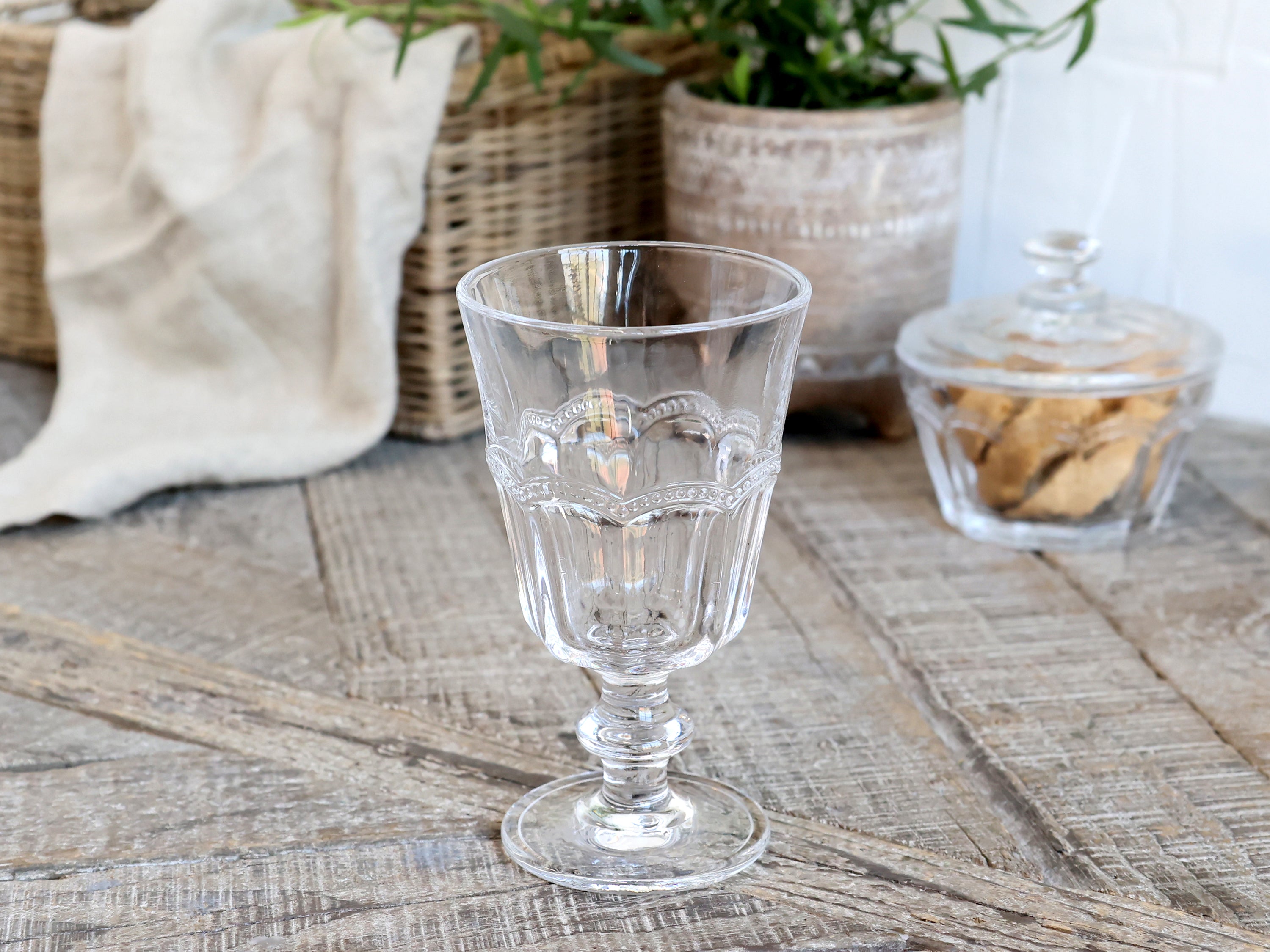 Antoinette vinglass med perlekant